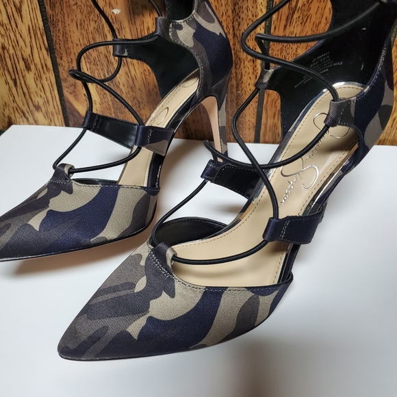 Heels - Picture 3 of 4